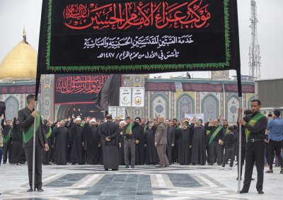 موكب الامام الحسين(ع) خدمة العتبتين المقدستين الحسينية والعباسية بذكرى وفاة الرسول الاعظم محمد ( ص )