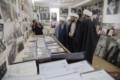 رئيس قسم شؤون المعارف الإسلامية والإنسانية يزور مركز الدراسات العليا للتفسير وعلوم القرآن في النجف الأشرف