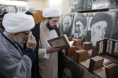 رئيس قسم شؤون المعارف الإسلامية والإنسانية يزور مركز الدراسات العليا للتفسير وعلوم القرآن في النجف الأشرف