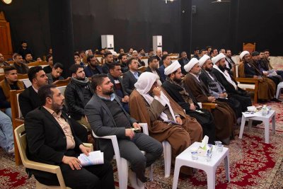قسم شؤون المعارف الإسلاميّة والإنسانيّة يُقيمُ محاضرةً في محافظة الديوانيّة حول (التعريف بكتابة تاريخ المراقد والمزارات المقدّسة)