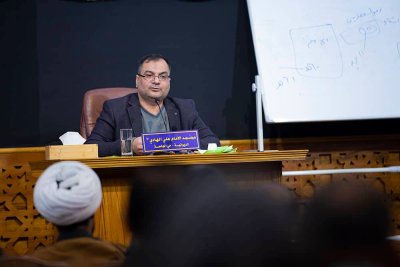 قسم شؤون المعارف الإسلاميّة والإنسانيّة يُقيمُ محاضرةً في محافظة الديوانيّة حول (التعريف بكتابة تاريخ المراقد والمزارات المقدّسة)