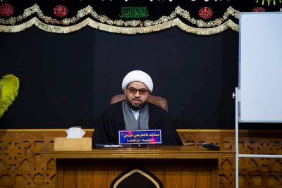 قسم شؤون المعارف الإسلاميّة والإنسانيّة يُقيمُ محاضرةً في محافظة الديوانيّة حول (التعريف بكتابة تاريخ المراقد والمزارات المقدّسة)