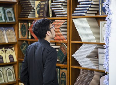 بنتاجاتٍ علميّةٍ وفكريّةٍ وتراثيّةٍ متنوّعةٍ اشتملت على أكثر من (200) عنوان ... قسم شؤون المعارف الإسلامية والإنسانية  يُشارك في فعّالياتِ معرض كربلاء الدولي للكتاب