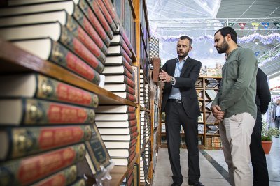 بنتاجاتٍ علميّةٍ وفكريّةٍ وتراثيّةٍ متنوّعةٍ اشتملت على أكثر من (200) عنوان ... قسم شؤون المعارف الإسلامية والإنسانية  يُشارك في فعّالياتِ معرض كربلاء الدولي للكتاب