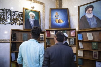 بمناسبة الذكرى الخمسين لرحيل العلّامة الشيخ آقا بزرك الطهراني السيد الصافي –دام عزّه- يفتتح المعرض التراثي الصوري الذي أقامه قسم شؤون المعارف الإسلامية والانسانية