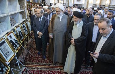 بمناسبة الذكرى الخمسين لرحيل العلّامة الشيخ آقا بزرك الطهراني السيد الصافي –دام عزّه- يفتتح المعرض التراثي الصوري الذي أقامه قسم شؤون المعارف الإسلامية والانسانية