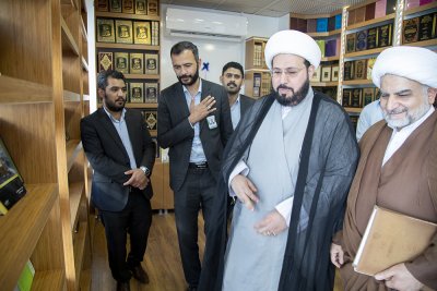 رئيسُ قسم شؤون المعارف الإسلاميّة والإنسانيّة يفتتحُ منفذًا جديدًا لمبيعات مطبوعات القسم في منطقة ما بين الحرمين الشريفين