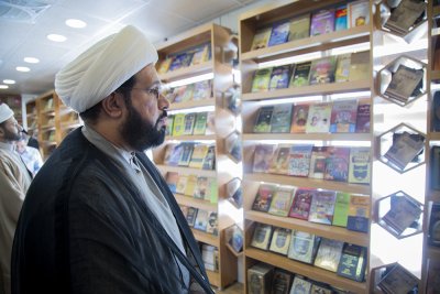 رئيسُ قسم شؤون المعارف الإسلاميّة والإنسانيّة يفتتحُ منفذًا جديدًا لمبيعات مطبوعات القسم في منطقة ما بين الحرمين الشريفين