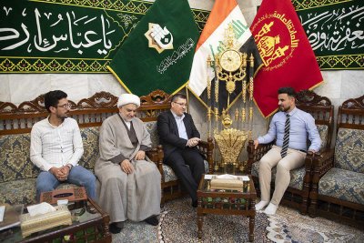 تثمينًا لجهوده في زخرفة القرآن الكريم .. قسم شؤون المعارف الاسلامية والإنسانية يُكرّم الفائز بالمرتبة الأولى بمسابقة الزخرفة
