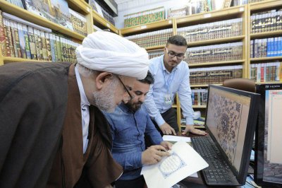 تثمينًا لجهوده في زخرفة القرآن الكريم .. قسم شؤون المعارف الاسلامية والإنسانية يُكرّم الفائز بالمرتبة الأولى بمسابقة الزخرفة