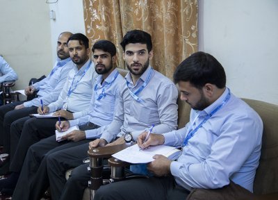 قسم شؤون المعارف الإسلامية والإنسانية يقيم دورة لمنتسبيه في الإخراج الطباعي 