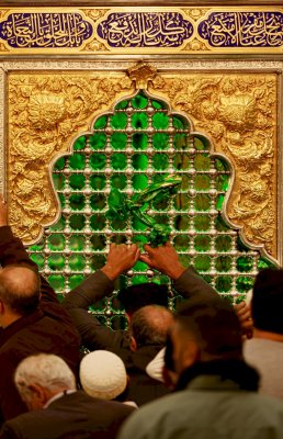 تقرير مصور يُبيّن التفاصيل الدقيقة للجهة الجنوبيّة من شباك ضريح المولى أبي الفضل عليه السّلام