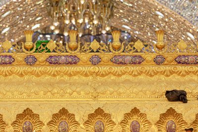 تقرير مصور يُبيّن التفاصيل الدقيقة للجهة الجنوبيّة من شباك ضريح المولى أبي الفضل عليه السّلام