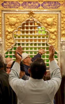 تقرير مصور يُبيّن التفاصيل الدقيقة للجهة الجنوبيّة من شباك ضريح المولى أبي الفضل عليه السّلام