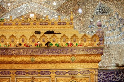 تقرير مصور يُبيّن التفاصيل الدقيقة للجهة الجنوبيّة من شباك ضريح المولى أبي الفضل عليه السّلام