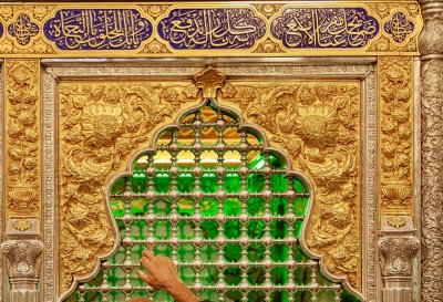 تقرير مصور يُبيّن التفاصيل الدقيقة للجهة الجنوبيّة من شباك ضريح المولى أبي الفضل عليه السّلام
