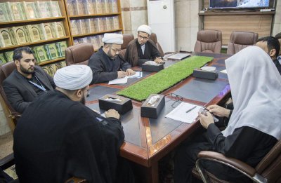 رئيس قسم شؤون المعارف الإسلامية والإنسانية يجتمع مع أعضاء اللجنة التحضيرية العليا للمؤتمر العلمي الدولي الأوّل الخاص بالتراث الكربلائي