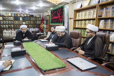 رئيس قسم شؤون المعارف الإسلامية والإنسانية يجتمع مع أعضاء اللجنة التحضيرية العليا للمؤتمر العلمي الدولي الأوّل الخاص بالتراث الكربلائي
