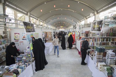تقرير مصور عن جناح قسم شؤون المعارف الإسلامية والإنسانية في معرض كتاب مهرجان تراتيل سجادية