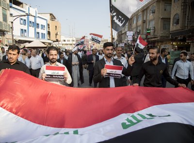 منتسبو العتبة العباسّة المقدّسة يخرجون بمسيرةٍ حاشدةٍ تصدحُ بحب العراق