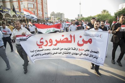 منتسبو العتبة العباسّة المقدّسة يخرجون بمسيرةٍ حاشدةٍ تصدحُ بحب العراق