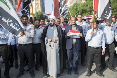 منتسبو العتبة العباسّة المقدّسة يخرجون بمسيرةٍ حاشدةٍ تصدحُ بحب العراق