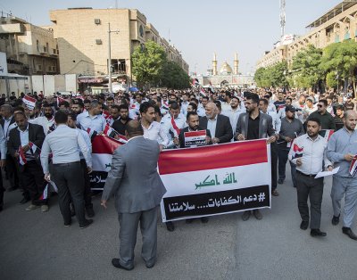 منتسبو العتبة العباسّة المقدّسة يخرجون بمسيرةٍ حاشدةٍ تصدحُ بحب العراق