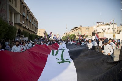 منتسبو العتبة العباسّة المقدّسة يخرجون بمسيرةٍ حاشدةٍ تصدحُ بحب العراق