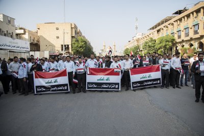 منتسبو العتبة العباسّة المقدّسة يخرجون بمسيرةٍ حاشدةٍ تصدحُ بحب العراق