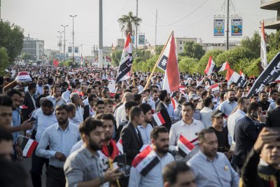 منتسبو العتبة العباسّة المقدّسة يخرجون بمسيرةٍ حاشدةٍ تصدحُ بحب العراق