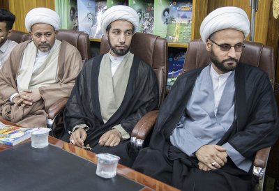 بهدف فتح آفاق التعاون لتحقيق تراثنا المخطوط  رئيس قسم شؤون المعارف الإسلامية والإنسانية يستقبل عدداً من طلبة الحوزة العلمية 