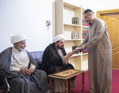 للاطَّلاع على سَيْر عمل المشاريع التحقيقية   رئيس قسم شؤون المعارف الإسلامية والإنسانية يزور مركز تراث النجف الأشرف 