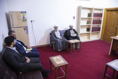 للاطَّلاع على سَيْر عمل المشاريع التحقيقية   رئيس قسم شؤون المعارف الإسلامية والإنسانية يزور مركز تراث النجف الأشرف 