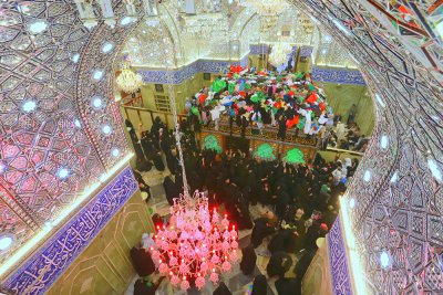 تنظيف وتركيب المري داخل الضريح