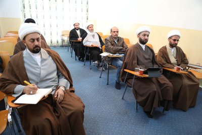 مركز تراث الجنوب التابع لقسم شؤون المعارف الإسلامية والإنسانية  يختتم دورة تحقيق المخطوطات وفهرستها