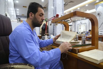 عملية حفظ المخطوطات التابع للعتبة العباسيه المقدسة