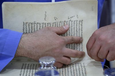 عملية حفظ المخطوطات التابع للعتبة العباسيه المقدسة