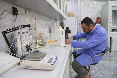 عملية حفظ المخطوطات التابع للعتبة العباسيه المقدسة