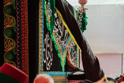 التقرير المصور...  لتوافد مواكب العزاء  لمرقدَيْ الإمام الحسين وأخيه أبي الفضل العبّاس(عليهما السلام)، لتُحيي وتستذكر مصاب شهادة راهب آل محمد الإمام موسى بن جعفر(عليه وعليهم السلام)، وتقدّمَ تعازيها الحارّة الممزوجة بدمعة الحزن والأسى ولطم الصدور .