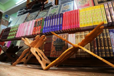 قسم شؤون المعارف الاسلامية والانسانية يفتتح مركزاً لبيع الكتب بأسعار مدعومة