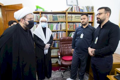 ضمن جولاته المستمرة: الشّيخ الهلاليّ يزورُ مركزَ تُراثِ كربلاءَ