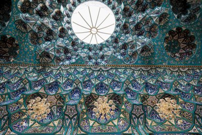 تقرير مصّور عن جمالية الزخارف والنقوش الإسلاميّة والإبداع العمرانيّ في باب الإمام الحسن -عليه السّلام- أحد أبواب العتبة العبّاسيّة المُقدّسة