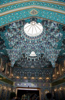 تقرير مصّور عن جمالية الزخارف والنقوش الإسلاميّة والإبداع العمرانيّ في باب الإمام الحسن -عليه السّلام- أحد أبواب العتبة العبّاسيّة المُقدّسة
