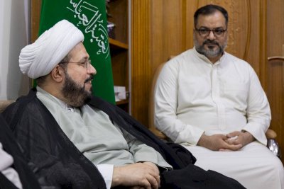 فضيلةُ الشّيخ الهلاليّ يزورُ مركزَ تُراثِ النجفِ
