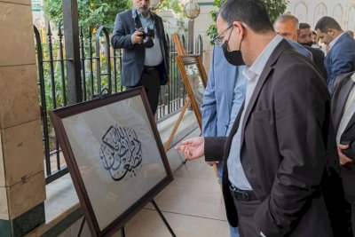 الأمينُ العامُّ للعتبةِ العبّاسيّةِ المُقدّسةِ يفتتحُ معرضَ التُراثِ الجَمَاليّ الدوليّ الثانيّ