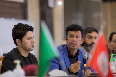 الشيّخُ الهلاليّ يلتقي خطّاطي معرضِ التُراثِ الجماليّ الدوليّ الثانيّ