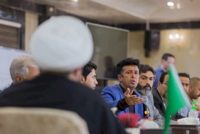 الشيّخُ الهلاليّ يلتقي خطّاطي معرضِ التُراثِ الجماليّ الدوليّ الثانيّ