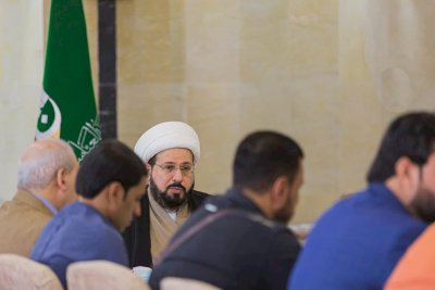 الشيّخُ الهلاليّ يلتقي خطّاطي معرضِ التُراثِ الجماليّ الدوليّ الثانيّ