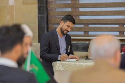 الشيّخُ الهلاليّ يلتقي خطّاطي معرضِ التُراثِ الجماليّ الدوليّ الثانيّ