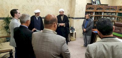 الشيّخُ الهلاليّ يكرّمُ عددًا من الخطاطينَ